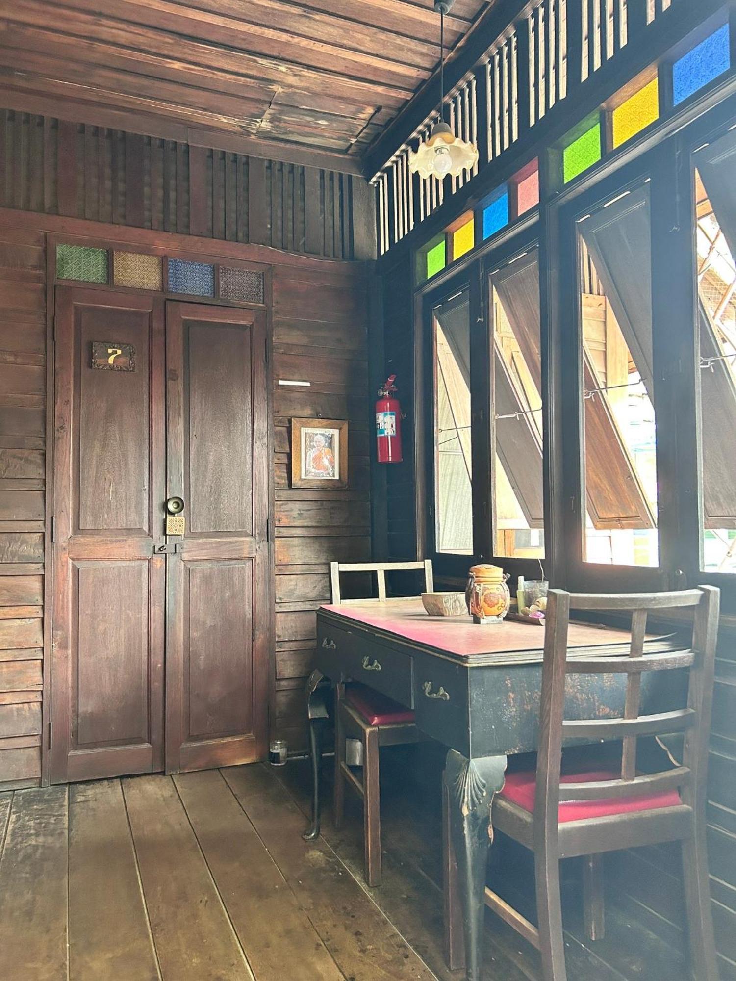 Chest'S Place Банкок Екстериор снимка